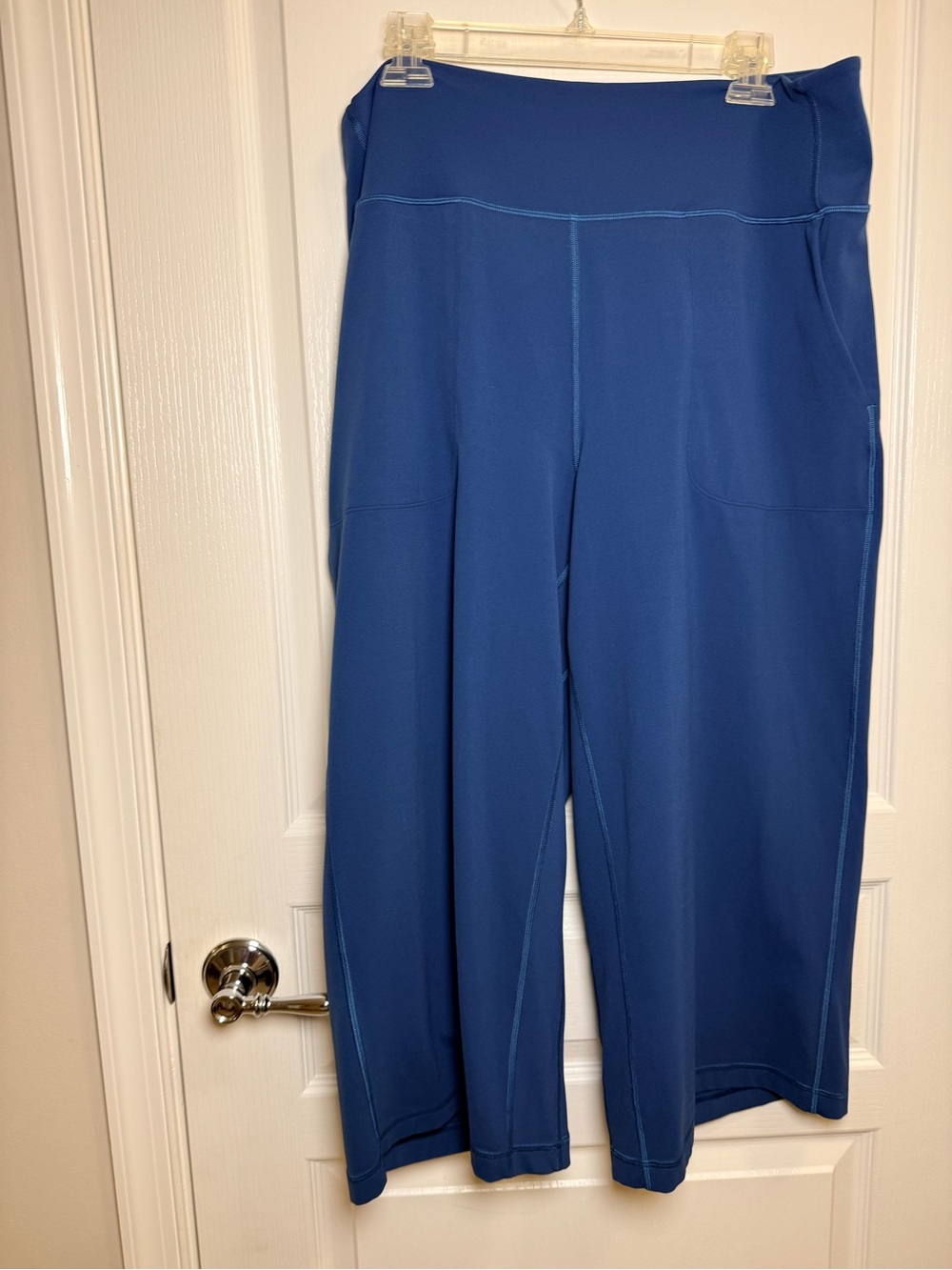 Lululemon Blue High Rise Pocket Crop Capri Pants Size 18